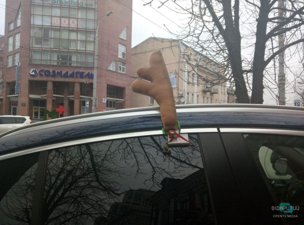 Рогатый BMW: в Днепре появилась машина-олень (ФОТО) - рис. 3