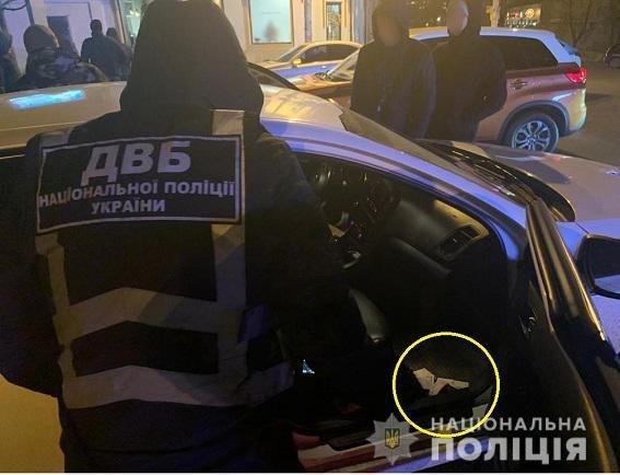 В центре Днепра провели спецоперацию: полицейские ловили "копа" (ФОТО) - рис. 3