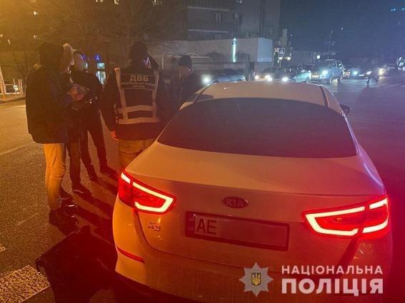 В центре Днепра провели спецоперацию: полицейские ловили "копа" (ФОТО) - рис. 1