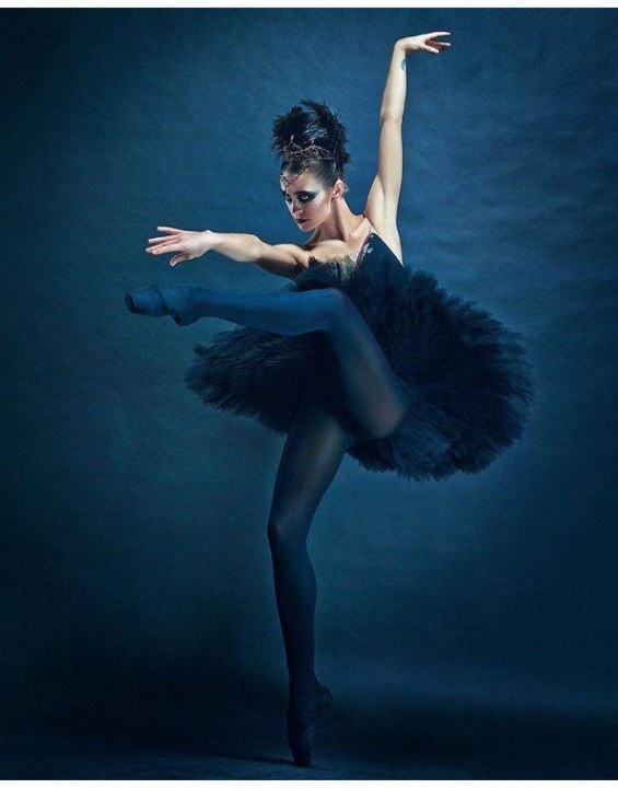 "Черный лебедь" по-днепровски: балерина Алина Веретина всегда носит в сумке шоколадку и вернулась на сцену через 3 месяца после рождения дочки (ФОТО) - рис. 20