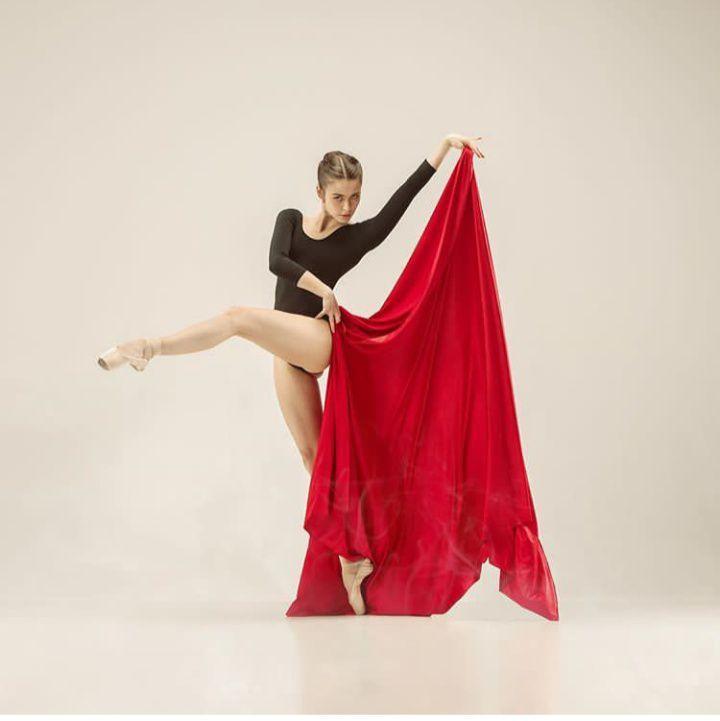 "Черный лебедь" по-днепровски: балерина Алина Веретина всегда носит в сумке шоколадку и вернулась на сцену через 3 месяца после рождения дочки (ФОТО) - рис. 23