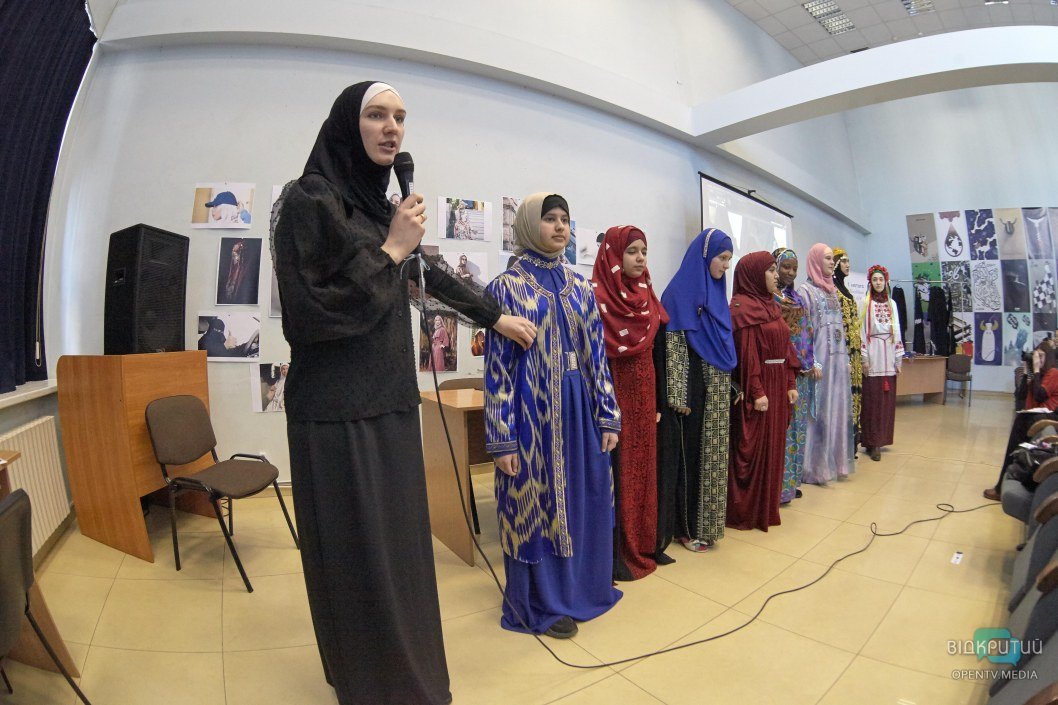 Всемирный день хиджаба: в Днепре все желающие могли примерить мусульманскую одежду - рис. 3
