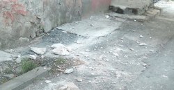 Камни на голову: днепряне возмущены безответственностью и хамством строителей в центре города на Грушевского (ФОТО, ВИДЕО) - рис. 5