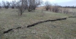 В Днепропетровской области земля покрылась трещинами: возможно из-за добычи угля - рис. 11
