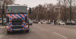 Водитель мусоровоза спас машину полицейских (ВИДЕО) - рис. 14