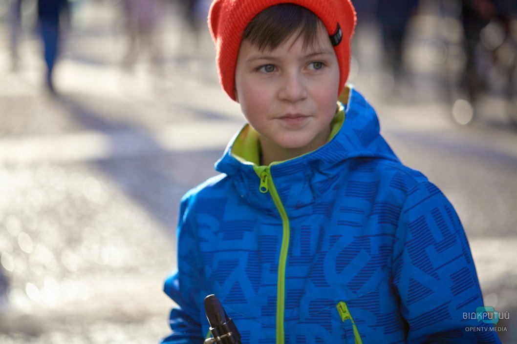 Днепрян на Европейской площади поздравлял юный габоист Трофим (ФОТО) - рис. 3