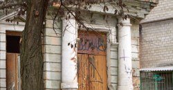 Притон для бомжей и наркоманов: кто поселился в старинном особняке на Сечевых Стрельцов (ФОТО) - рис. 8