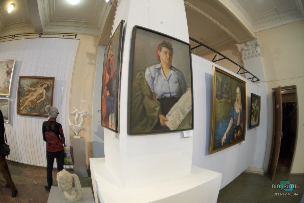 Обнаженные женщины и цветы: в Днепре открылась выставка в память известного искусствоведа - рис. 7