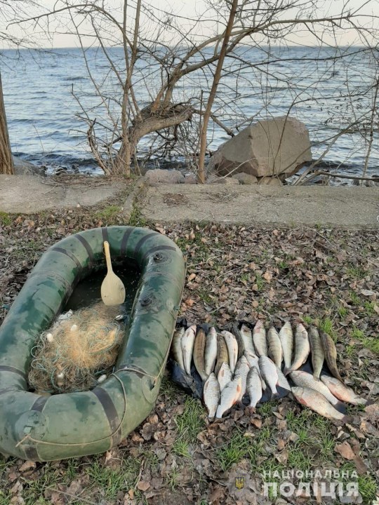 На Днепропетровщине задержали рыбака с незаконным уловом на 8 тысяч гривен - рис. 1