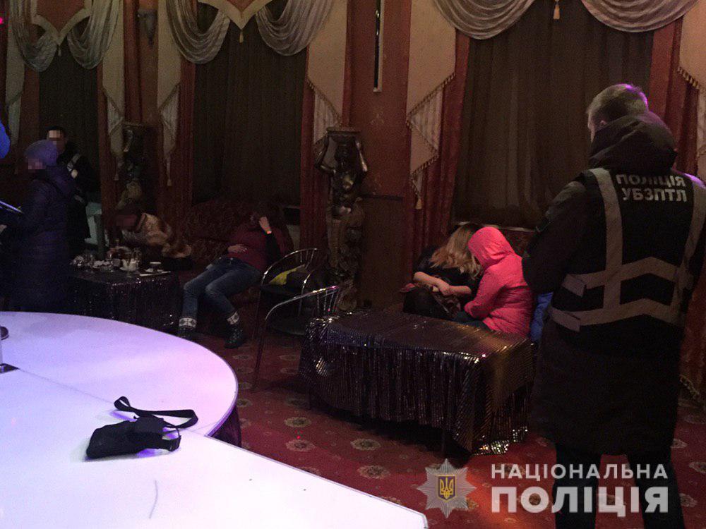 В Кривом Роге стриптизерши за 200 гривен занимались проституцией (ФОТО) - рис. 3