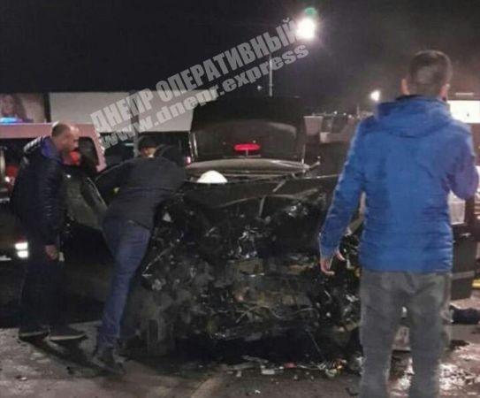 Столкнулись легковушки: в Павлограде ночью произошло смертельное ДТП - рис. 1