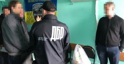 Цена вопроса 11 тыс долларов: на Днепропетровщине следователь ГФС попался на взятке - рис. 12