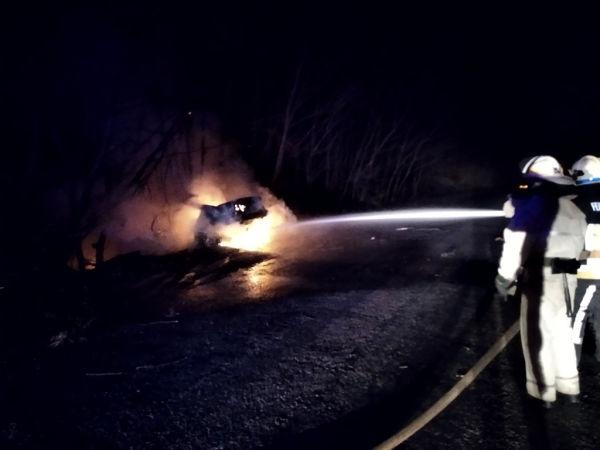 Выгорел дотла: под Днепром автомобиль вылетел с дороги и загорелся - рис. 3