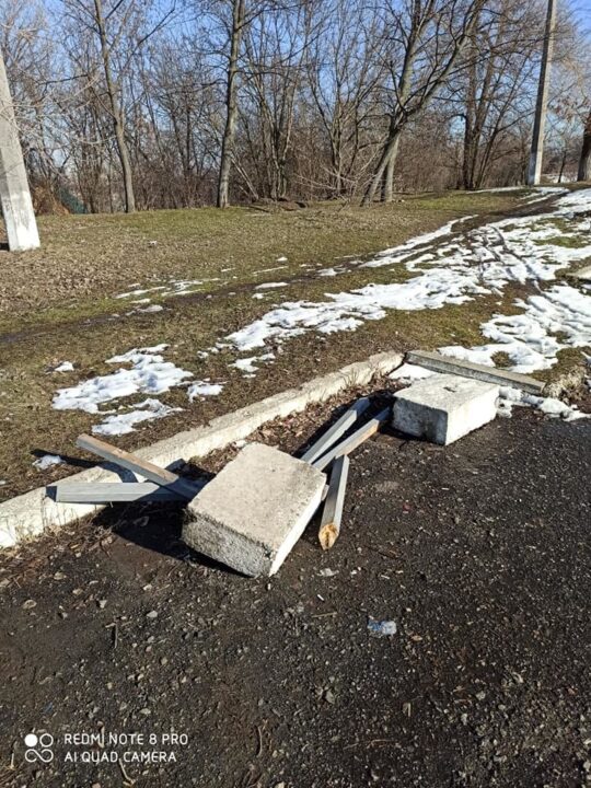 В Диевке вандалы устроили пьяный дебош возле монумента "Безымянная высота" - рис. 2