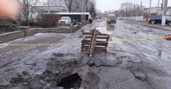 Ни пройти, ни проехать: в Днепре на одной из улиц дорога находится в ужасном состоянии - рис. 17