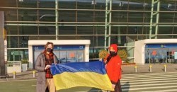 Наконец-то: самолет с эвакуированными украинцами из Уханя приземлился в Борисполе (ВИДЕО, ФОТО) - рис. 11