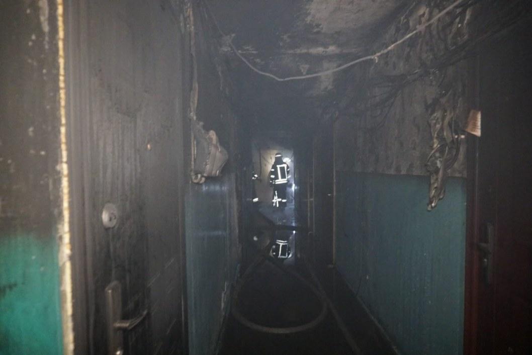 Дым видел весь район: в «Пентагоне» на Слобожанском загорелась квартира - рис. 2
