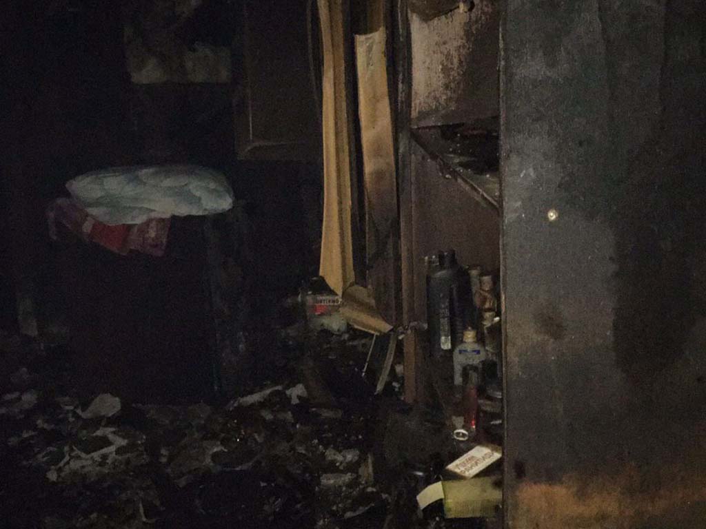 В Днепре ночью почти дотла выгорела квартира - рис. 1