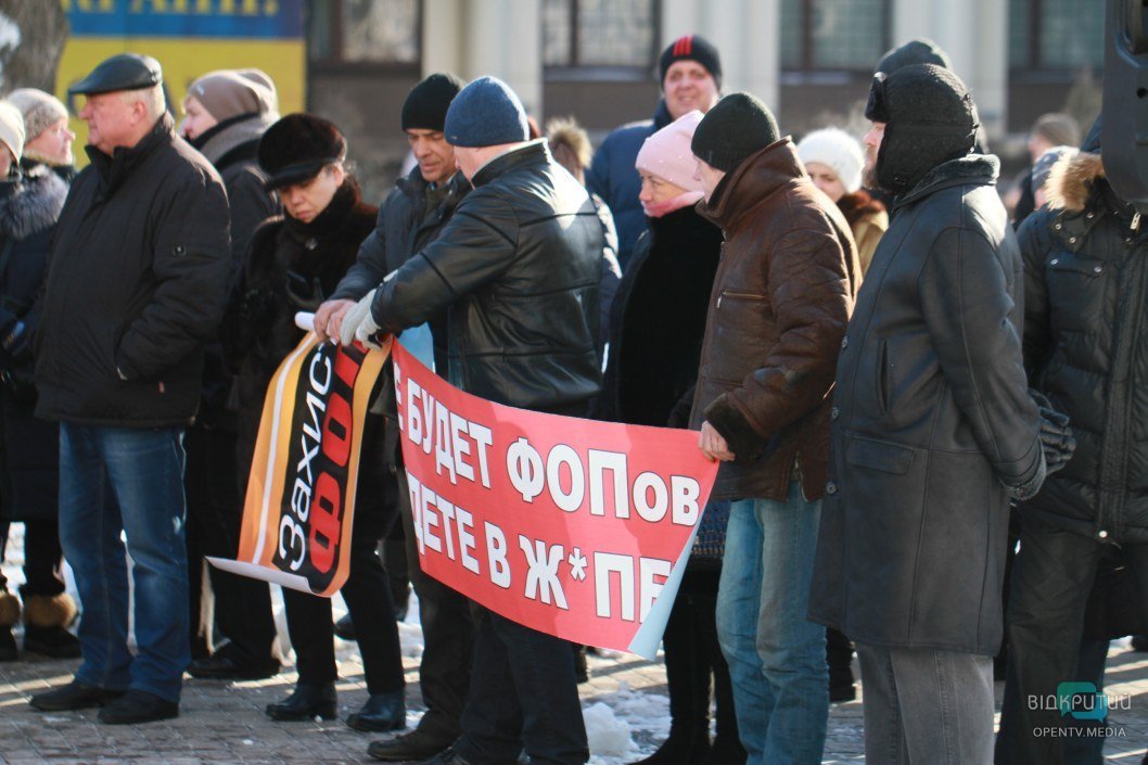 "Не будет ФОПов - будете в ж*пе": в Днепре под ОГА прошел митинг - рис. 1