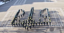Флешмоб от курсантов: в Днепре создали гигантский герб Украины (ФОТО) - рис. 5