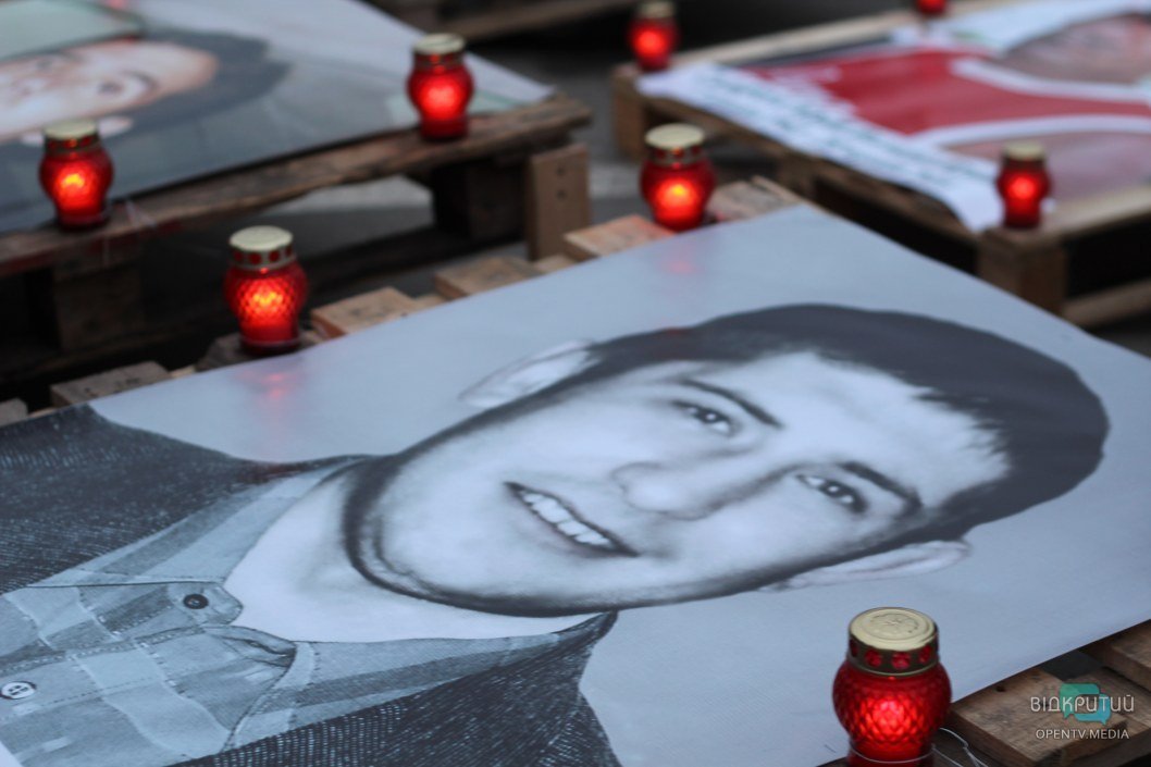 Герои не умирают: как в Днепре на площади Героев Майдана вспоминают о Небесной Сотне (ФОТОРЕПОРТАЖ) - рис. 8