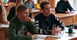 ВІДЕО: Школярі Дніпра розповіли, як готуються до ЗНО - рис. 10
