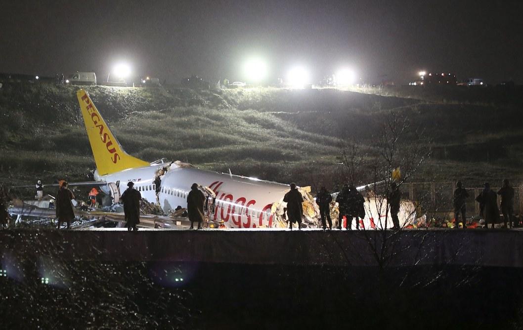 Смертельная авиакатастрофа в Турции: известно количество погибших и пострадавших (ФОТО, ВИДЕО) - рис. 5