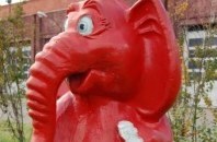 Прямиком из фильма ужасов: на левом берегу жутко украсили двор (ФОТО) - рис. 18