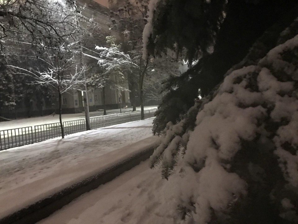 Метель и много-много снега: вечерний Днепр накрыла непогода (ФОТО, ВИДЕО) - рис. 17