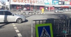 Ураганный ветер в Днепре: поваленные деревья, билборды, дорожные знаки и испорченные машины ФОТО, ВИДЕО) - рис. 22