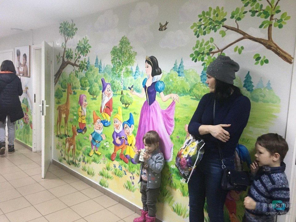 Вместо серых стен: художница разукрасила приемное отделение детской больницы в Днепре (ФОТО) - рис. 2