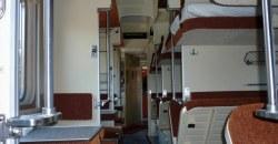 В поезде, который ехал через Днепр, на женщину свалилась полка с пассажиром - рис. 15