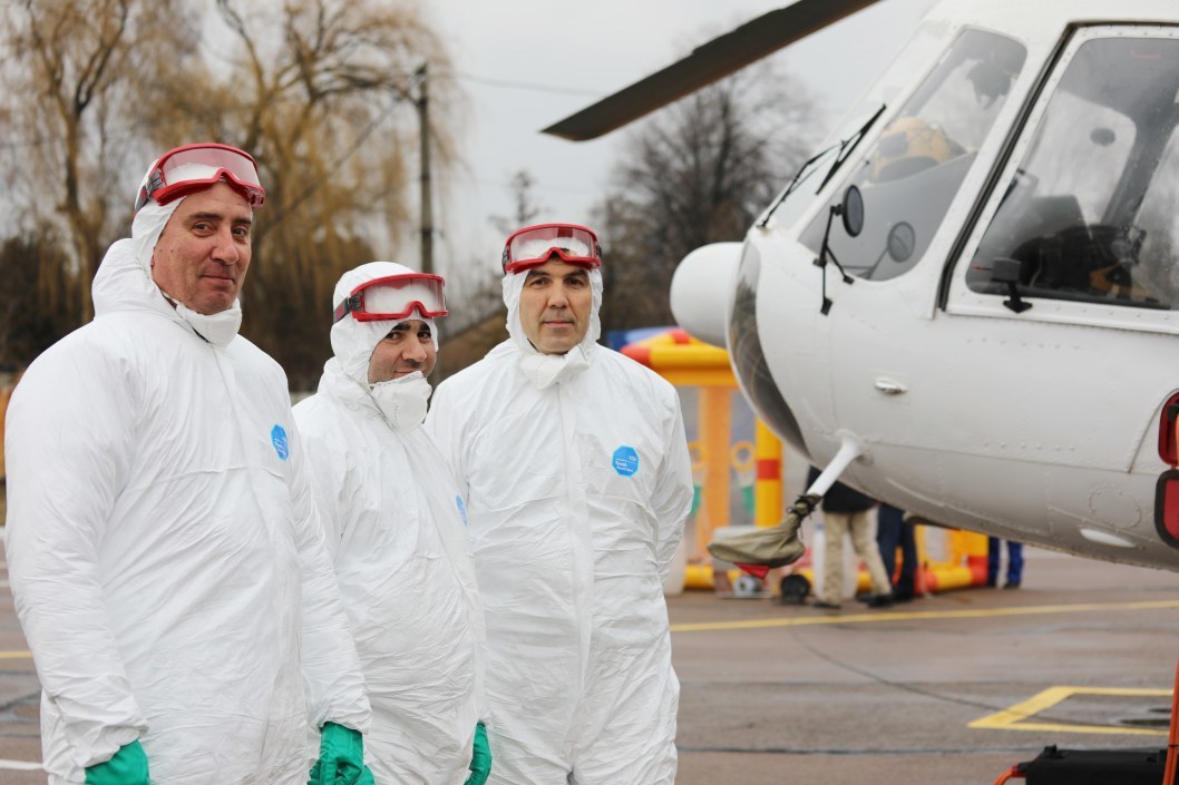 В Украине запустили санитарный вертолет для транспортировки зараженных коронавирусом (ФОТО) - рис. 3