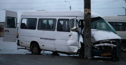 Пассажиров увезла скорая: маршрутка влетела в столб на Слобожанском проспекте (ФОТО, ВИДЕО) - рис. 7