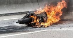 Какая боль: в Днепре в пух и прах сгорел элитный мотоцикл (ФОТО, ВИДЕО) - рис. 1
