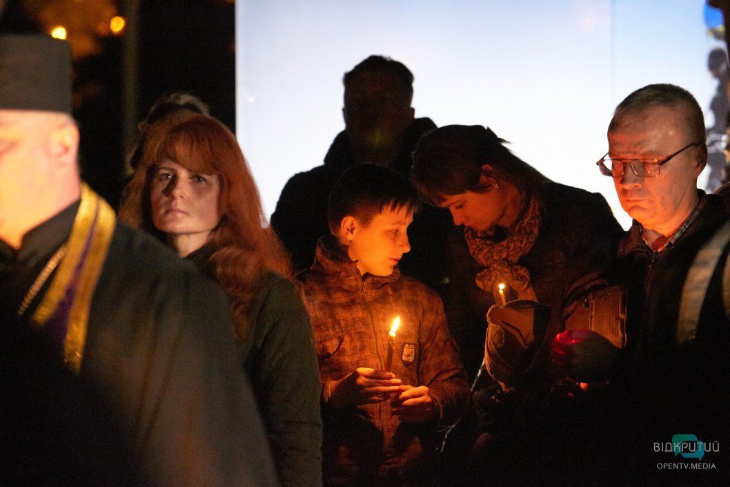 "Война не закончилась": в Днепре более 100 человек почтили память погибших бойцов АТО/ООС