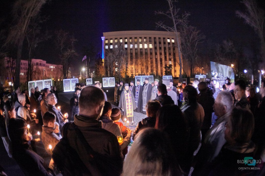 "Война не закончилась": в Днепре более 100 человек почтили память погибших бойцов АТО/ООС