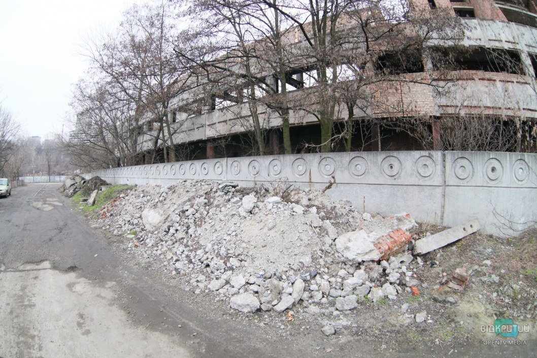 В Днепре за полмиллиона долларов продают легендарную заброшку на набережной (ФОТО) - рис. 2