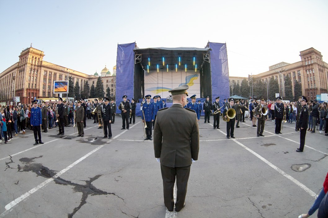 В Днепре на площади Героев Майдана отметили День Гимна Украины (ФОТО) - рис. 1