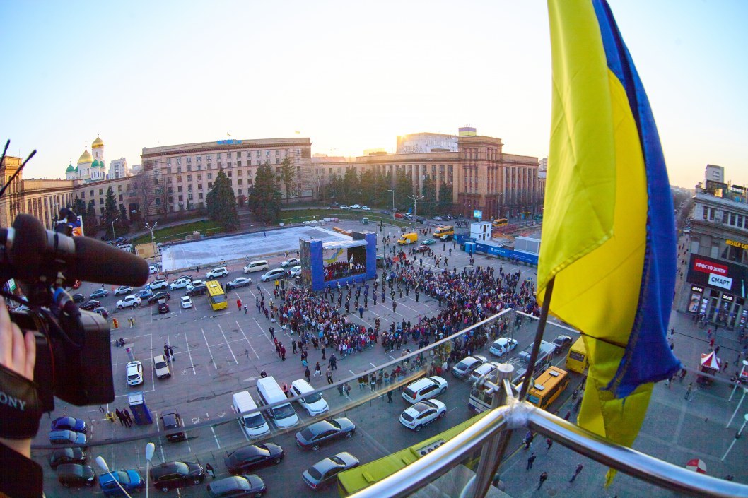 В Днепре на площади Героев Майдана отметили День Гимна Украины (ФОТО) - рис. 14