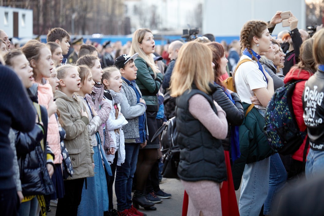 В Днепре на площади Героев Майдана отметили День Гимна Украины (ФОТО) - рис. 39