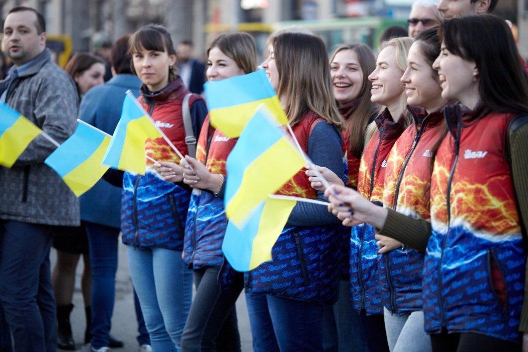 В Днепре на площади Героев Майдана отметили День Гимна Украины (ФОТО) - рис. 43
