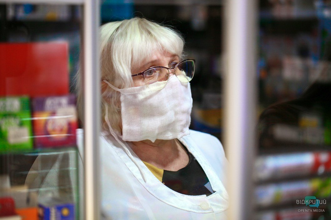 В поисках дефицита: как прошел рейд по аптекам в надежде купить маски и антисептики (ФОТО) - рис. 1