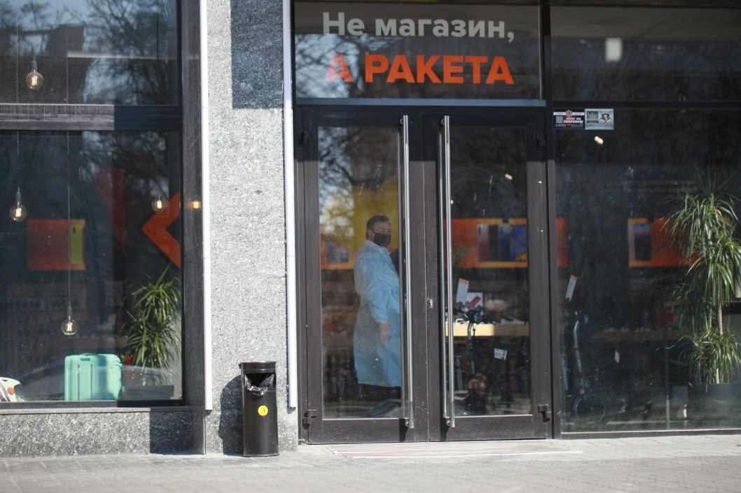 Как ТРЦ и магазины в Днепре выполняют условия карантина (ФОТО) - рис. 12