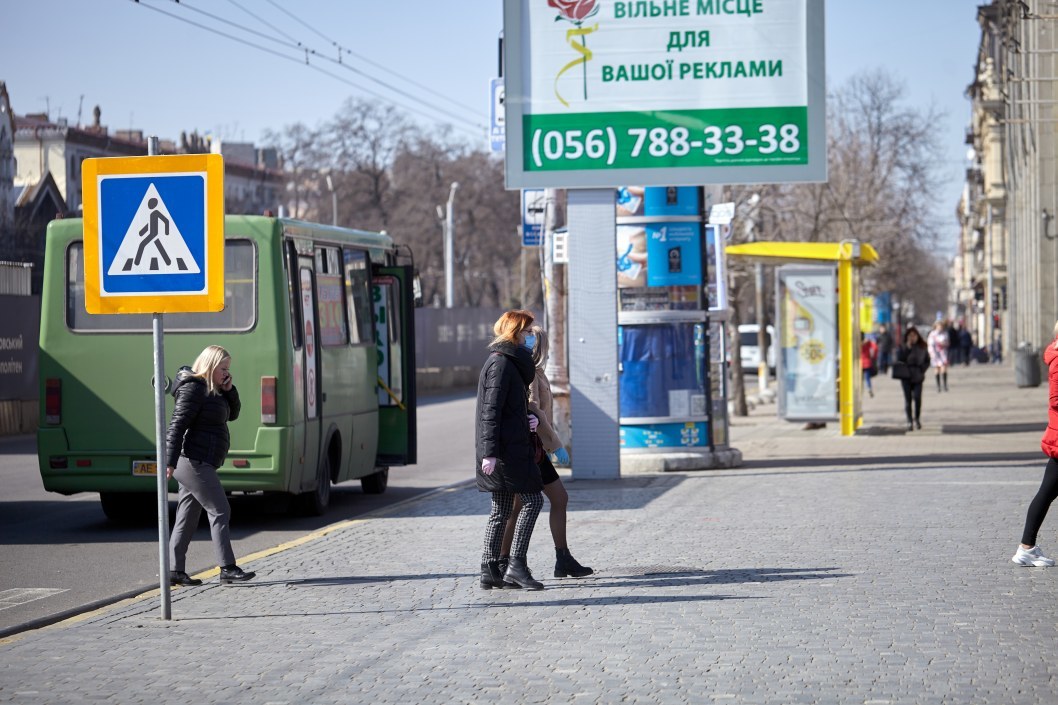 Как в Днепре ходит общественный транспорт на карантине (ФОТО) - рис. 17