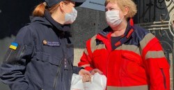 В Днепре Красный Крест передал маски спасателям - рис. 14