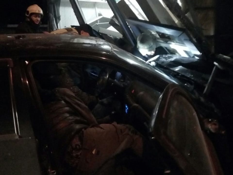 Влетел в мини-маркет: людей в крови вырезали из машины в результате ДТП под Днепром (ФОТО) - рис. 2
