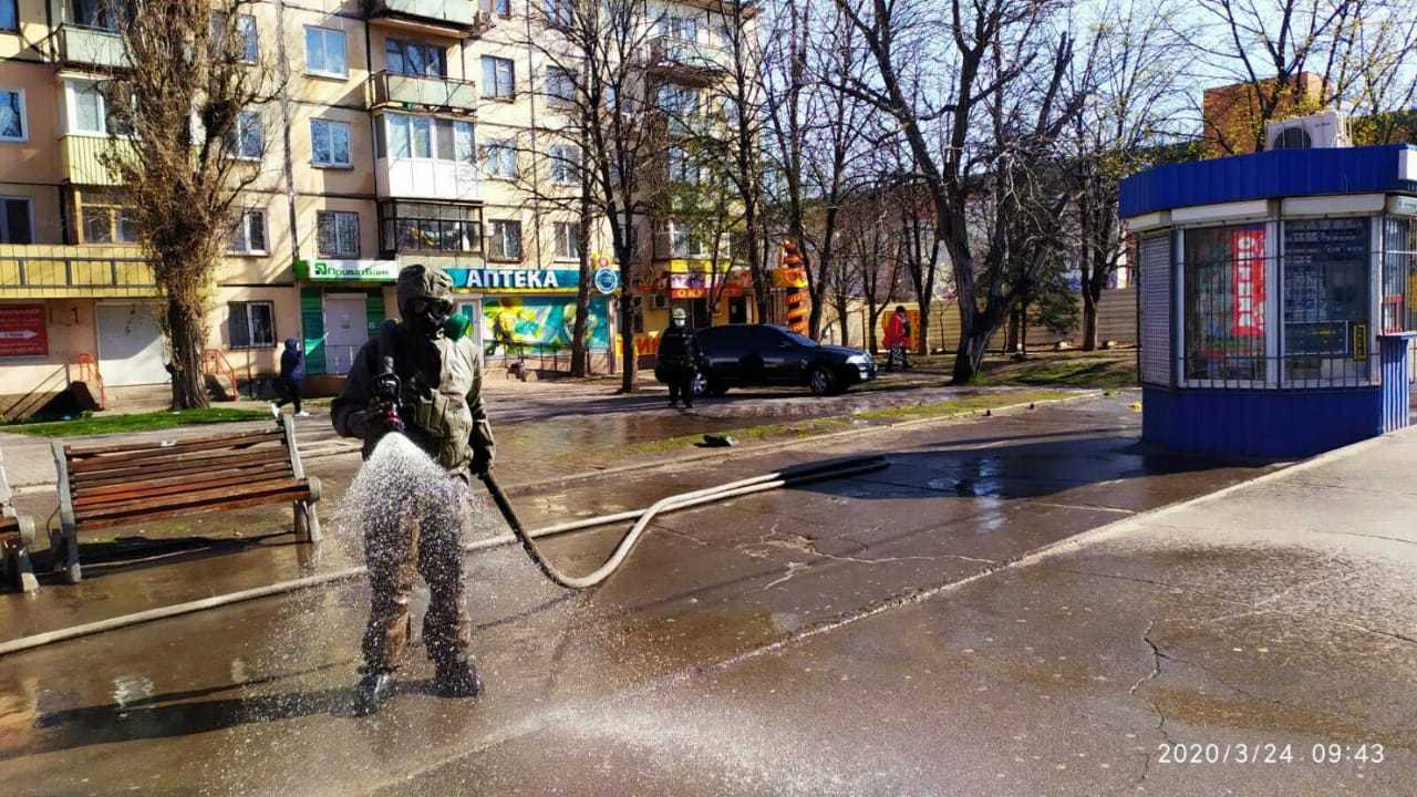 Как на Днепропетровщине обрабатывают улицы и остановки из-за коронавируса (ФОТО, ВИДЕО) - рис. 1