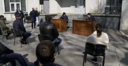 Во дворе горсовета Днепра депутаты решили голосовать онлайн весь день (ФОТО) - рис. 4