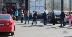 В Днепре на Красном Камне выстроилась огромная очередь за продуктами (ФОТО) - рис. 10
